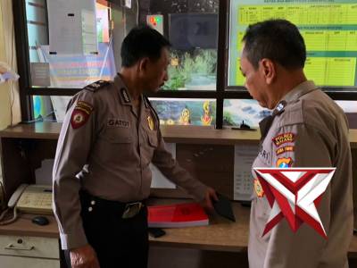 Serah terima piket penjagaan - PoliceTube