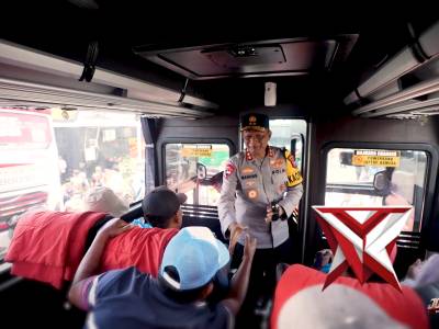 Bulan suci Ramadan telah kita lalui dengan penuh keberkahan dan harmoni. Dari indahnya toleransi ant - PoliceTube