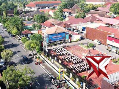 KAPOLRES NGAWI PIMPIN UPACARA PENGHARGAAN