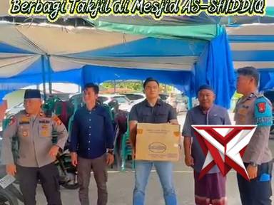 berbagi takjil oleh personil polres rokan hilir di mesjid as shiddiq