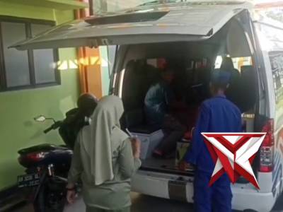 Antar Warga ke Puskesmas Yang Akan Melahirkan | Ditpolairud Polda Kalteng polisipenolongmasyarakat