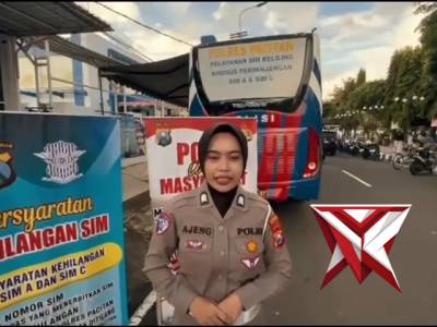 Satlantas Polres Pacitan hadir di tengah-tengah warga lewat layanan SIM Keliling Ngabuburit.