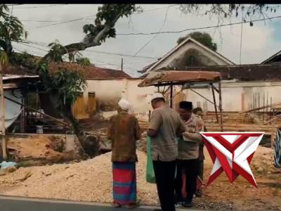 Berbagi takjil Polsek Manding - PoliceTube