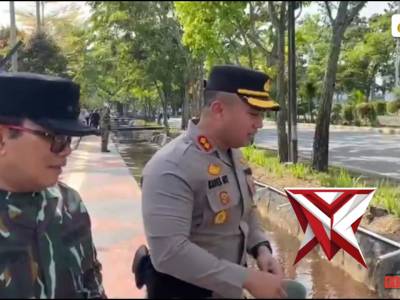 Bersama Porkopimda Kabupaten Kubu Raya di Sela-Sela Pelaksanaan Tugas, melaksanakan pemberian makan