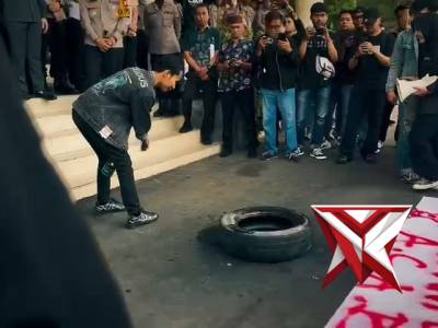 Aliansi Kalbar Demo Di Kantor DPRD di Kota Pontianak - PoliceTube