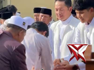 Sholat Idul Fitri & Pemberian Hadiah Polres Magetan ??

Polres Magetan melaksanakan Sholat Idul Fit