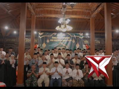 Kapolres Kediri Gelar Buka Puasa Bersama Jajaran Polsek Zona 4 dan Santuni Anak Yatim

KEDIRI - Polr