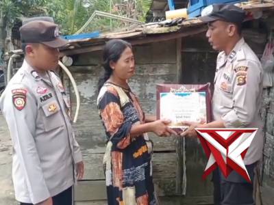 KEGIATAN PEMERIAN BINGKISAN LEBARAN IDUL FITRI DARI KAPOLRES OKU TIMUR DIWILKUM POLSEK BELITANG II