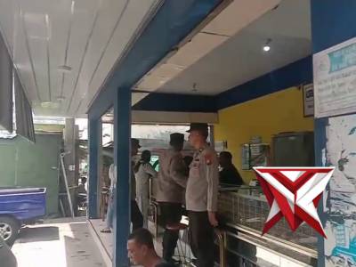 Pastikan Situasi Kondusif Pasar Turen Polsek Turen Polres Malang