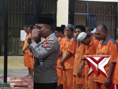Buka Bersama bp Kapolres Oki bersama tahanan d rutan mapolres oki - PoliceTube