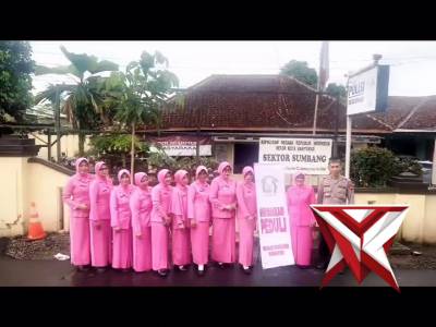 KEGIATAN PEMBAGIAN TAKJIL KEPADA PENGGUNA JALAN OLEH KAPOLSEK SUMBANG DAN ANGGOTA BESERTA BHAYANGKAR