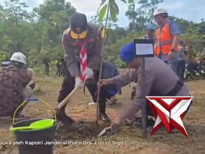 Kadiv Humas Polri Tanam Pohon Dalam Jambore Karhutla 2025