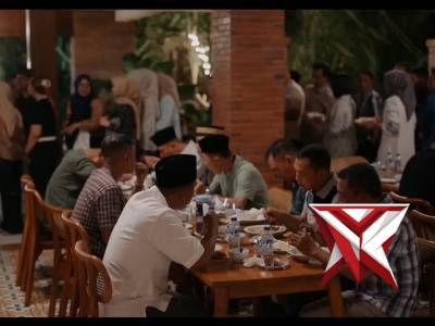 Buka Bersama Kapolres Kediri dengan Personel Satsamapta, Sipropam, Sikum, Sidokkes, Sikeu, dan Sium - PoliceTube