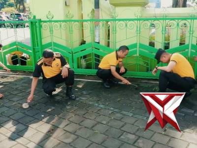 Ciptakan Masjid Bersih dan Nyaman, Polres Magelang Kota Gelar Kerja Bakti