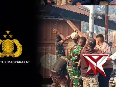 Kobaran api melahap deretan pertokoan di pusat Kota Fakfak.