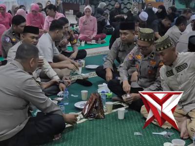 Polres Banjarbaru Dan Bhayangkari Buka Puasa Bersama Anak Yatim.