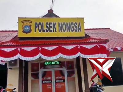 Satukan Semangat Nasionalisme, Polsek Nongsa Pasang Bendera Merah Putih di Kendaraan Dinas.