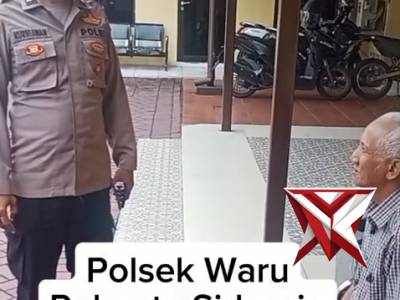 Anggota Polsek Waru berikan informasi kepada pelapor terkait pelayanan di Polsek