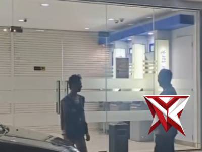 Patroli Malam di Bank BCA dialogis dengan petugas parkir menyampaikan pesan kamtibmas