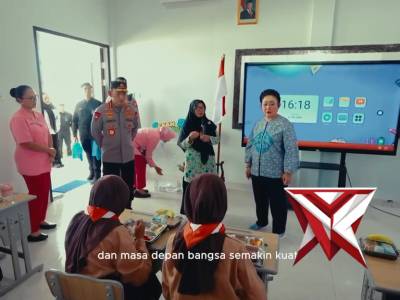 Saat takbir menggema di seluruh penjuru negeri, menyambut hari yang suci, menuju kebaikan yang lebih