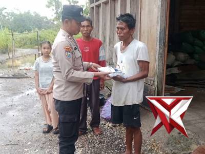 POLSEK NGASEM SALURKAN ZAKAT FITRAH
