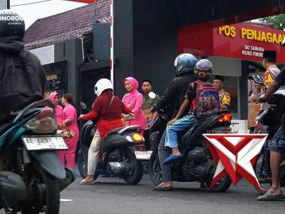 BERBAGI TAKJIL POLRES PONOROGO - PoliceTube