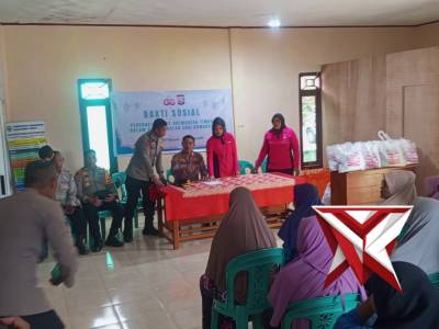 Polres haltimrts bayangkari melaksanakan pembagian bansos di desa peka ulang