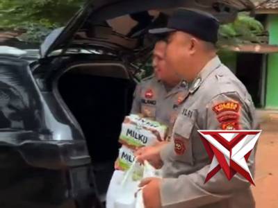 Seragam yang membuat jarak