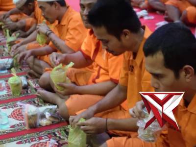 Kapolres OKI buka Puasa bersama dengan Tahanan di Sattahti Polres OKI - PoliceTube