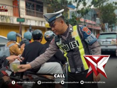 Berbagi Takjil & Sampaikan Pesan Kamtibmas ??