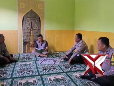 Anggota Polsek Plaosan melaksanakan kegiatan Binrohtal (Pembinaan Rohani dan Mental)