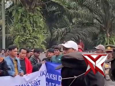 Aksi damai masyarakat Desa Tebing Suluh Kec. Lempuing Kab. OKI berlangsung aman dan kondusif
