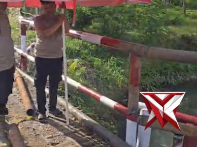 (09)Revitalisasi Jembatan Sungai Jernih Jl. Muara-Pali di Kec.BTS Ulu oleh Polsek BTS Ulu.