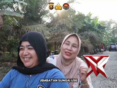 Membantu renovasi jembatan yang rusak