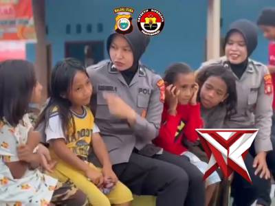 tim Polwan Polres Halmahera Tengah hadir membawa keceriaan bagi anak-anak di Desa Sibenpopo. - PoliceTube