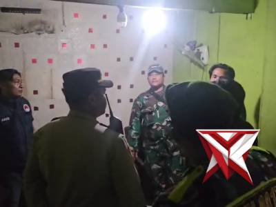 Kegiatan personel Polsek Gresik kota melaksanakan patroli gabungan