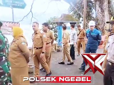 Waka polsek Ngebel bersama forpimka melaksanakan pendampingan kunjungan Plt. Bupati Ponorogo - PoliceTube