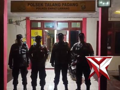 Jaga Keamanan Malam Hari, Personel Polsek Talang Padang Sisir Jalur Lintas dalam Giat Patroli - PoliceTube