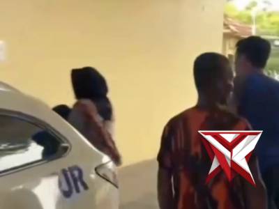 Repost @ditlantaspoldabanten
Personel Sat PJR Ditlantas Polda Banten Brigadir @dezulkarnain memberi