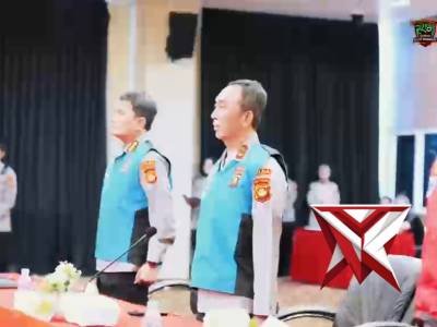 Kapolda Sumatera Selatan Irjen Pol Dr. Sandi Nugroho memimpin upacara pengambilan sumpah dan penanda