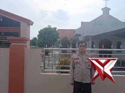 Bhabinkamtibmas polsek BP PELIUNG melaksanakan Pam Gereja Misa Pekan suci - PoliceTube