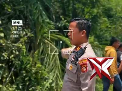Aksi Kapolsek Tungkal Jaya memberikan imbauan kepada penumpang bus yang mogok di jalintim
