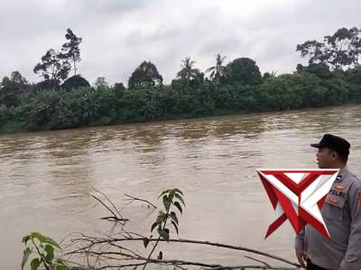 Pengecekan debit air - PoliceTube