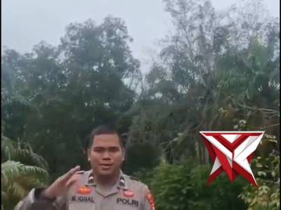 Pengecekan debit air sungai