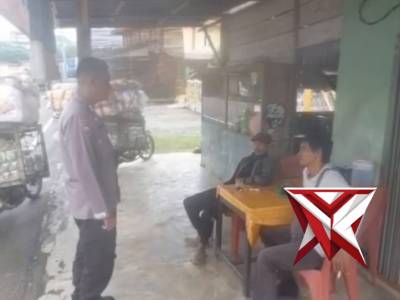 Personil Polsek STL Ulu Terawas
Berikan himbauan kepada orang tua untuk menasihati anaknya agar jang