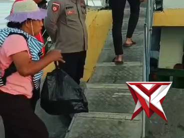 Proses pengamanan embarkasi & debarkasi oleh KP3 polsek Babar Timur
