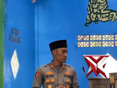 SAJADAH ( Sambang Tempat Ibadah ) Kapolres OKU Selatan dan rombongan di masjid Al Maulana - PoliceTube
