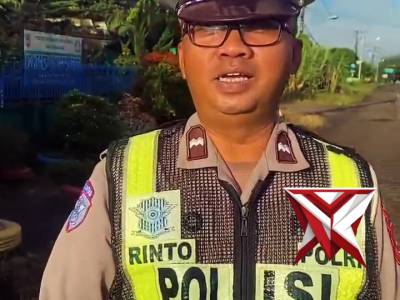 Satlantas Polres Musi Rawas melakukan pengaturan lalu lintas - PoliceTube