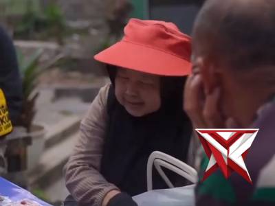 Sentuhan Humanis Kapolresta Bandung Borong Stoberi saat Cek Jalur Ciwidey.