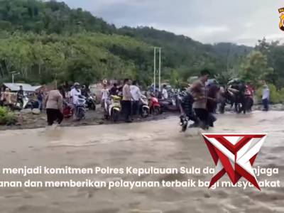 SIGAP PERSONEL KEPULAUAN SULA BANTU WARGA MENYEBRANGI SUNGAI